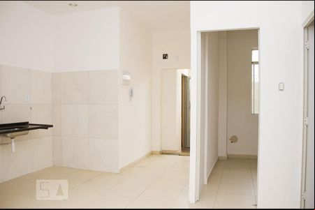 Sala/Cozinha de apartamento para alugar com 2 quartos, 45m² em Quintino Bocaiuva, Rio de Janeiro