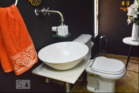 Lavabo de casa de condomínio à venda com 4 quartos, 300m² em Jardim Santa Helena, São Paulo