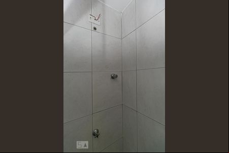 Banheiro de apartamento à venda com 1 quarto, 44m² em Farroupilha, Porto Alegre