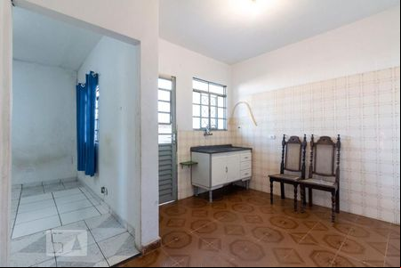 Cozinha de casa para alugar com 1 quarto, 36m² em Vila Carmosina, São Paulo