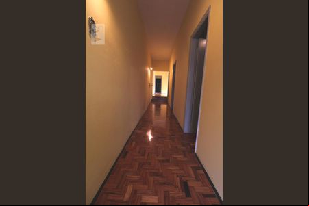 Corredor de entrada de casa para alugar com 4 quartos, 85m² em Bosque, Campinas