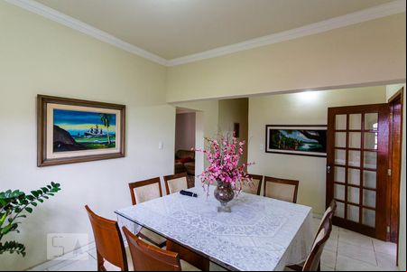 Casa para alugar com 5 quartos, 400m² em Sagrada Família, Belo Horizonte