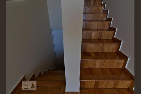 Escada de apartamento para alugar com 1 quarto, 67m² em Funcionários, Belo Horizonte