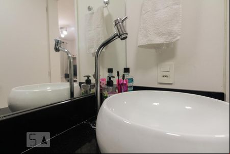 Banheiro  de apartamento para alugar com 2 quartos, 34m² em Cidade Mãe do Céu, São Paulo