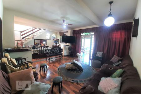 Sala de casa à venda com 5 quartos, 750m² em Braúnas, Belo Horizonte