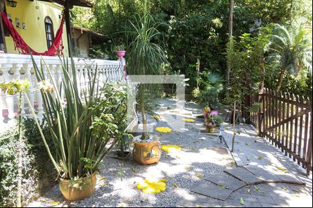 Quintal de casa para alugar com 2 quartos, 400m² em Vargem Pequena, Rio de Janeiro