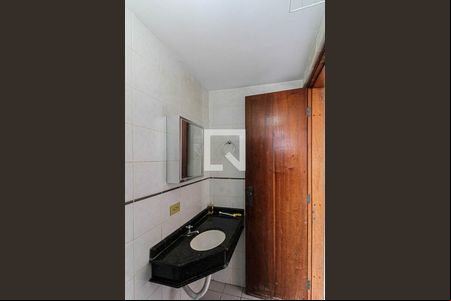 Banheiro de kitnet/studio para alugar com 1 quarto, 30m² em Centro, Curitiba