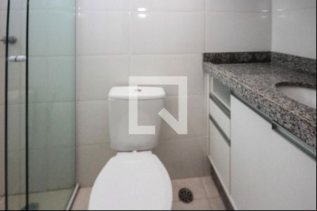 Banheiro de kitnet/studio para alugar com 1 quarto, 33m² em Vila Santa Clara, São Paulo