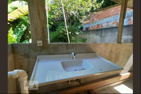 Pia de kitnet/studio para alugar com 1 quarto, 40m² em Fátima, Niterói