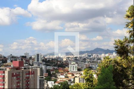 Casa à venda com 4 quartos, 268m² em Minas Brasil, Belo Horizonte
