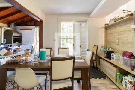 Sala de casa de condomínio à venda com 4 quartos, 150m² em Medianeira, Porto Alegre