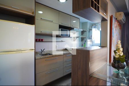 Cozinha de apartamento à venda com 1 quarto, 40m² em Jardim Carvalho, Porto Alegre