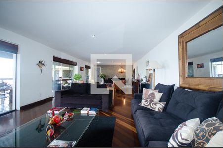 Sala de casa para alugar com 7 quartos, 1800m² em São Francisco, Niterói