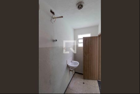Banheiro de casa para alugar com 1 quarto, 25m² em Parque Boturussu, São Paulo