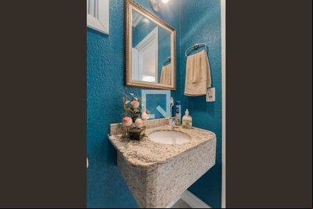 Lavabo de casa de condomínio à venda com 4 quartos, 240m² em Morro Santana, Porto Alegre