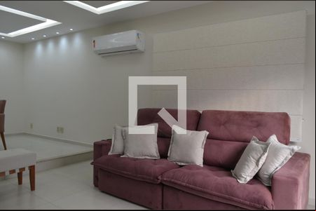 Sala de casa para alugar com 3 quartos, 270m² em Taquara, Rio de Janeiro