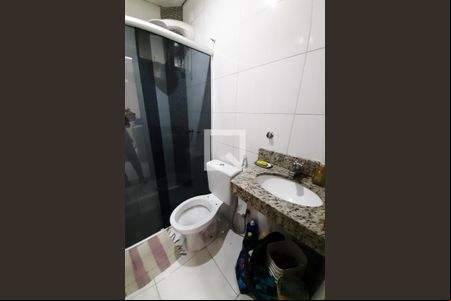 Banheiro de casa à venda com 2 quartos, 132m² em Piratininga, Belo Horizonte