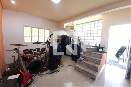 sala de casa à venda com 2 quartos, 132m² em Piratininga, Belo Horizonte