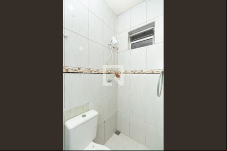 Banheiro (primeiro andar) de casa de condomínio à venda com 4 quartos, 120m² em Parada de Lucas, Rio de Janeiro
