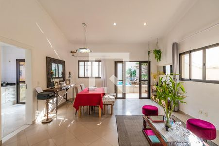 Sala de casa de condomínio para alugar com 5 quartos, 248m² em Alphaville, Santana de Parnaíba