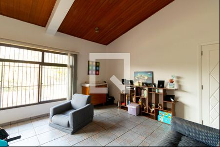 Sala de casa de condomínio para alugar com 6 quartos, 260m² em Parque dos Principes, São Paulo
