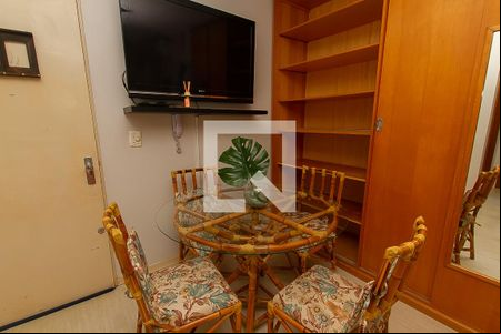 Sala/Quarto de apartamento à venda com 1 quarto, 38m² em Cristo Redentor, Porto Alegre