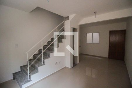 Sala de casa de condomínio para alugar com 2 quartos, 55m² em Itaquera, São Paulo