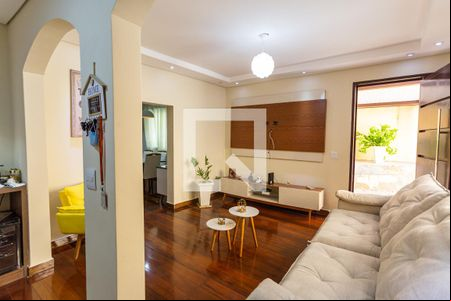 Sala 1 de casa para alugar com 8 quartos, 269m² em Santa Efigênia, Belo Horizonte