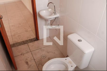 Banheiro de apartamento para alugar com 1 quarto, 27m² em Jardim Valéria, Guarulhos