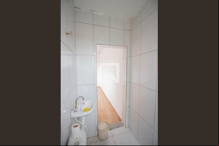 Banheiro de kitnet/studio para alugar com 1 quarto, 22m² em Cidade Nova São Miguel, São Paulo