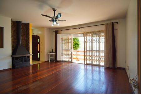 Sala de casa à venda com 3 quartos, 253m² em Jardim Carvalho, Porto Alegre