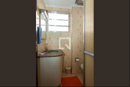 Banheiro de apartamento para alugar com 2 quartos, 70m² em Jardim Vitoria, Guarujá