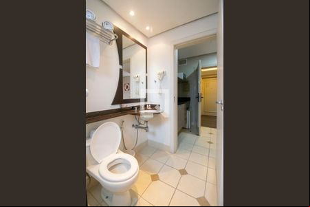 Banheiro de kitnet/studio à venda com 1 quarto, 29m² em Cidade Baixa, Porto Alegre