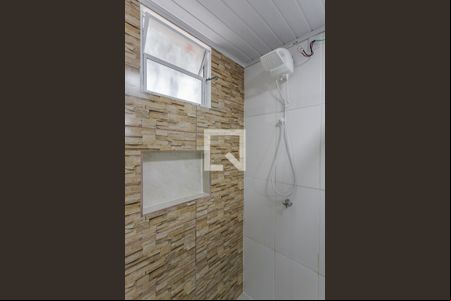 Banheiro de apartamento para alugar com 1 quarto, 45m² em Jardim Floresta, Porto Alegre