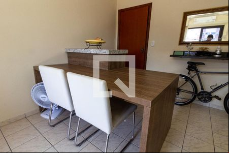 Detalhe da sala de apartamento para alugar com 1 quarto, 58m² em Guilhermina, Praia Grande