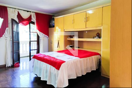 Suíte de casa à venda com 4 quartos, 353m² em Parque Jaçatuba, Santo André