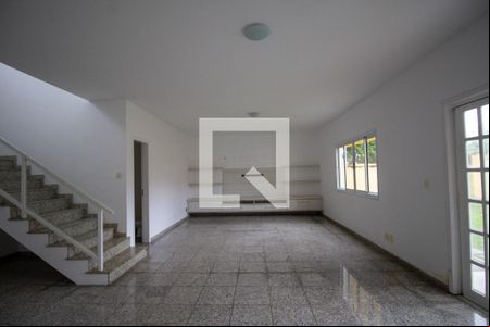 Sala de casa de condomínio para alugar com 4 quartos, 120m² em Vargem Pequena, Rio de Janeiro