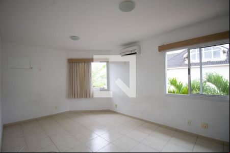 Suíte de casa de condomínio para alugar com 4 quartos, 120m² em Vargem Pequena, Rio de Janeiro