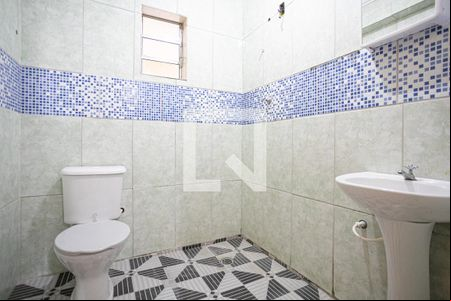 Banheiro de casa para alugar com 1 quarto, 22m² em Santo Antônio, Osasco