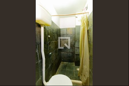 Banheiro de kitnet/studio para alugar com 1 quarto, 22m² em Pituaçu, Salvador