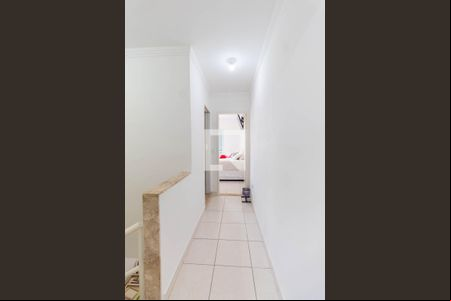 Corredor de casa para alugar com 2 quartos, 75m² em Jardim Fernandes, São Paulo