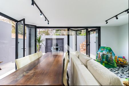 Sala de casa para alugar com 4 quartos, 250m² em Jardim Itapeva, São Paulo