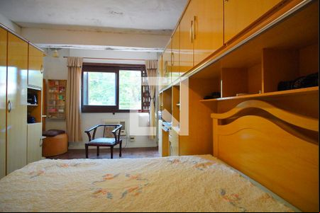 Quarto  1 de casa à venda com 4 quartos, 201m² em Rio Branco, Porto Alegre