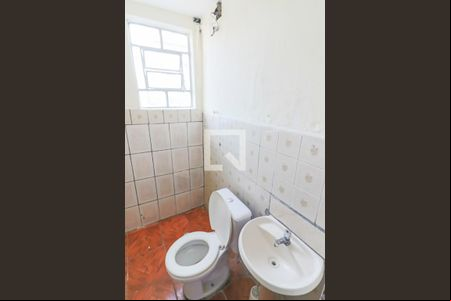 Banheiro de casa para alugar com 2 quartos, 50m² em Vila Dalva, São Paulo