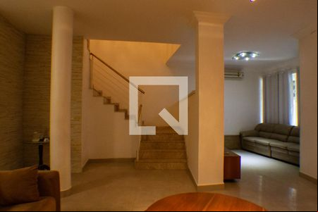 Sala -Esacadas de casa para alugar com 4 quartos, 500m² em Chácara Inglesa, São Paulo