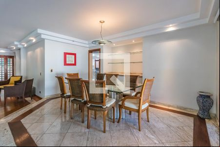 Sala de casa de condomínio para alugar com 6 quartos, 420m² em Alphaville, Santana de Parnaíba