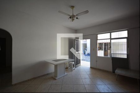 Sala de casa para alugar com 6 quartos, 280m² em Brás de Pina, Rio de Janeiro