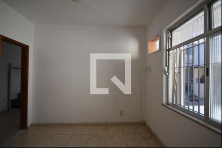Quarto 1 de casa para alugar com 6 quartos, 280m² em Brás de Pina, Rio de Janeiro