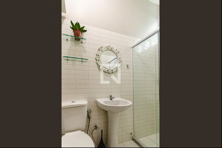 Banheiro  de kitnet/studio para alugar com 1 quarto, 28m² em Dois de Julho, Salvador