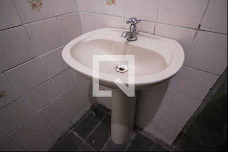 Banheiro de casa de condomínio para alugar com 1 quarto, 36m² em Itaquera, São Paulo